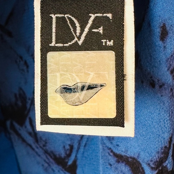 DVF Diane von Furstenberg Long Sleeve mini Dress in Alligator Hot Blue 100% silk - Picture 10 of 11